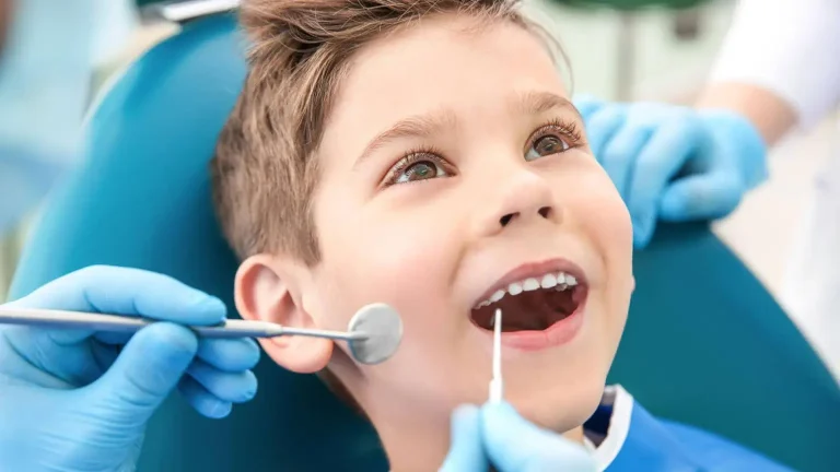 اسنان صفراء عند الاطفال