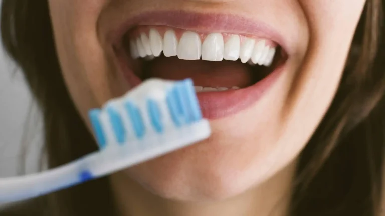 متى اكل بعد تنظيف الاسنان؟