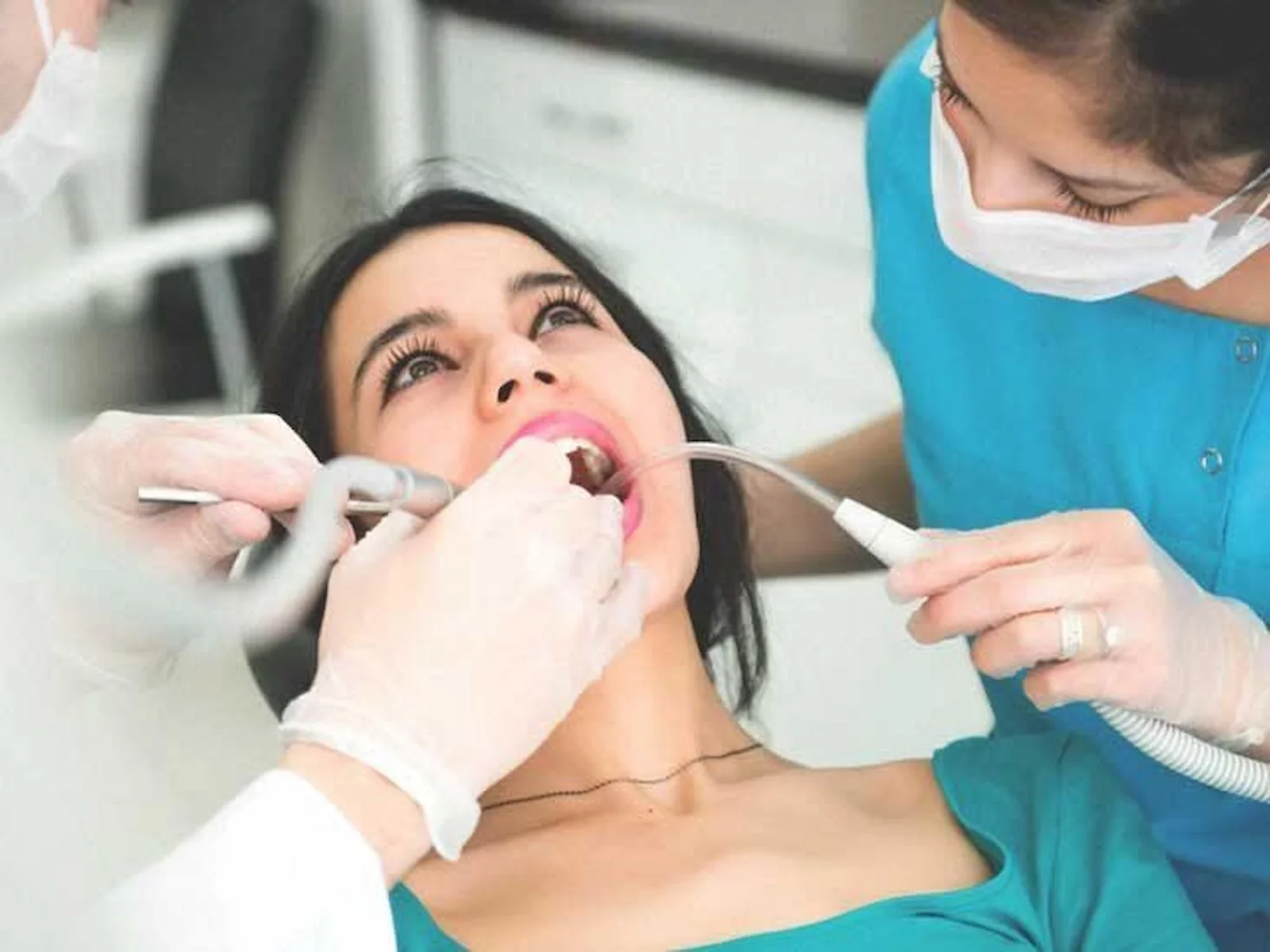 ايهما اسهل خلع ضرس العقل العلوي ام السفلي؟ ايهما اسهل خلع ضرس العقل العلوي ام السفلي؟